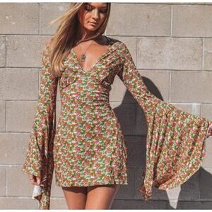 Her Pony the Label Fantasia Angel Bell Sleeve Dress Floral Retro Size 12 New X23